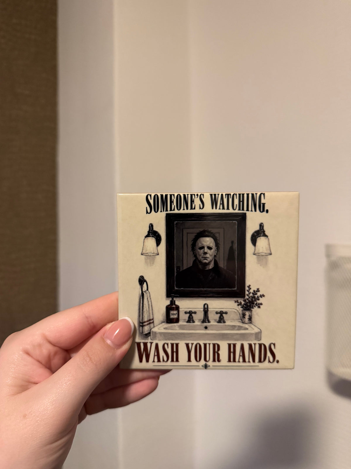 Someone's Watching Wash Your Hands tegel met Michael Myers