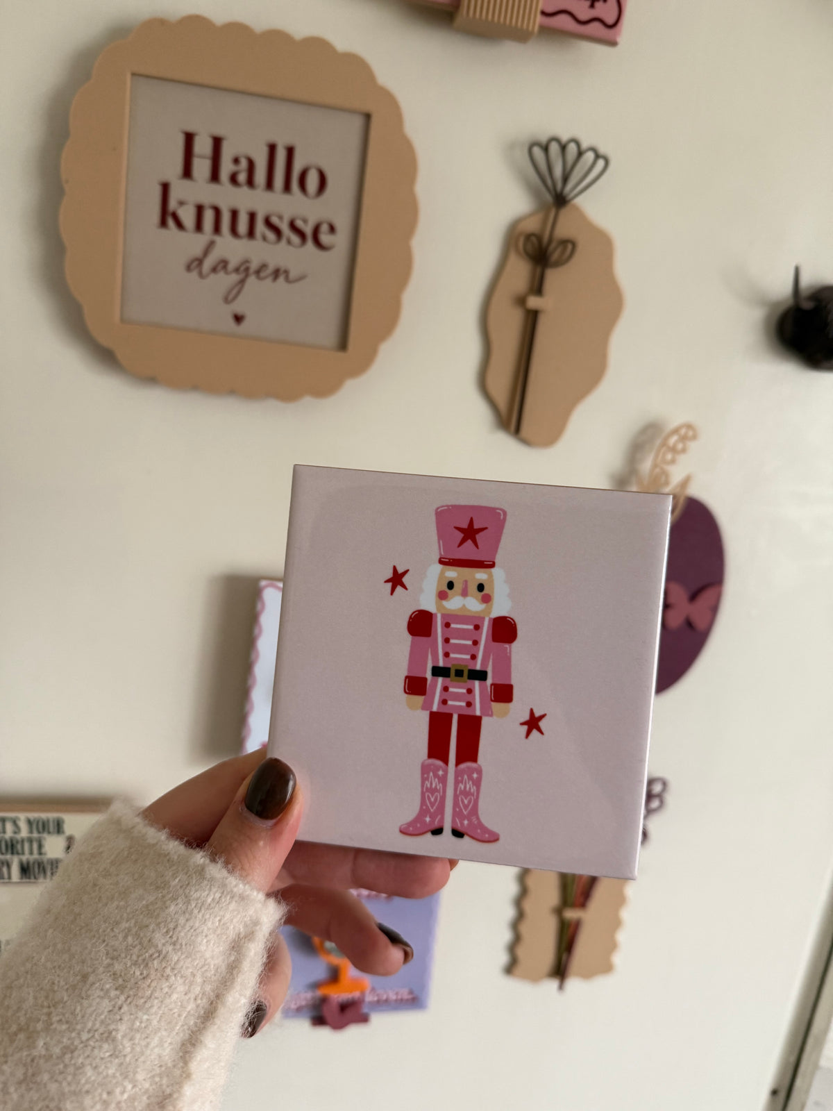 Notenkraker met ster – roze kersttegel