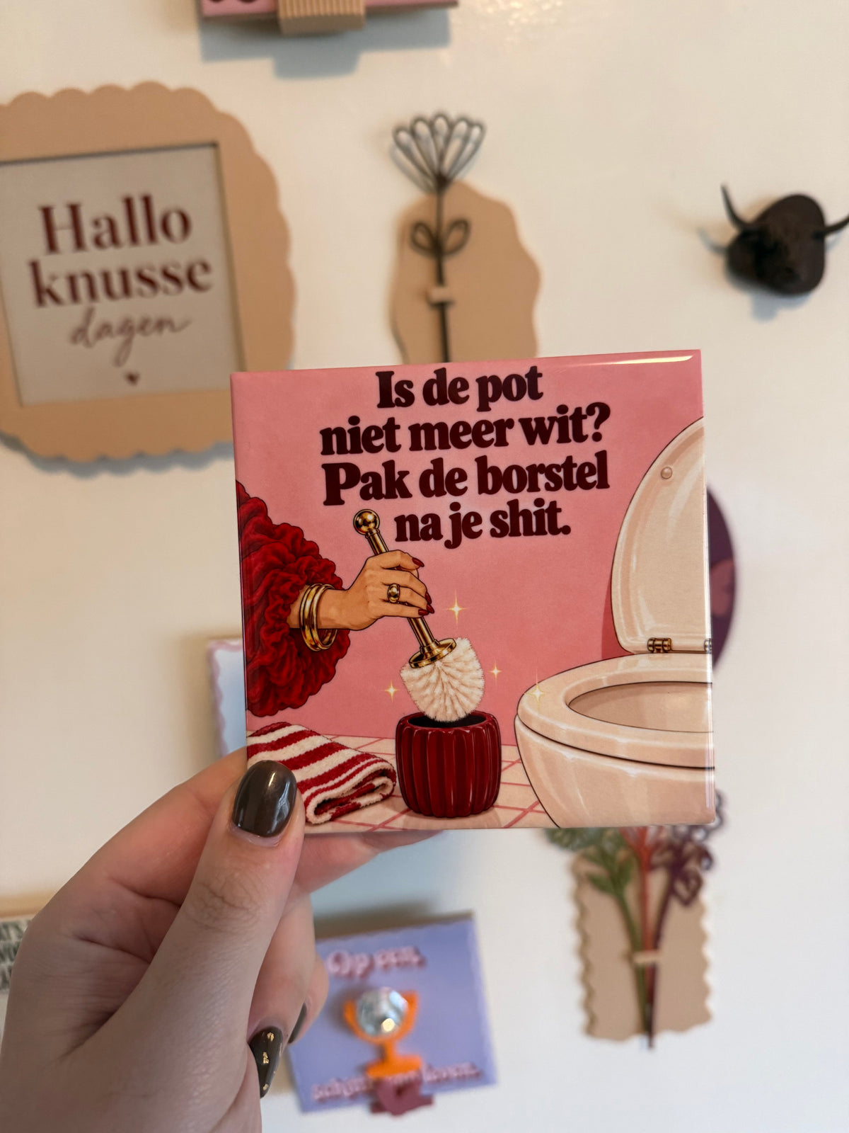 Is de pot niet meer wit? – grappige wc-tegel