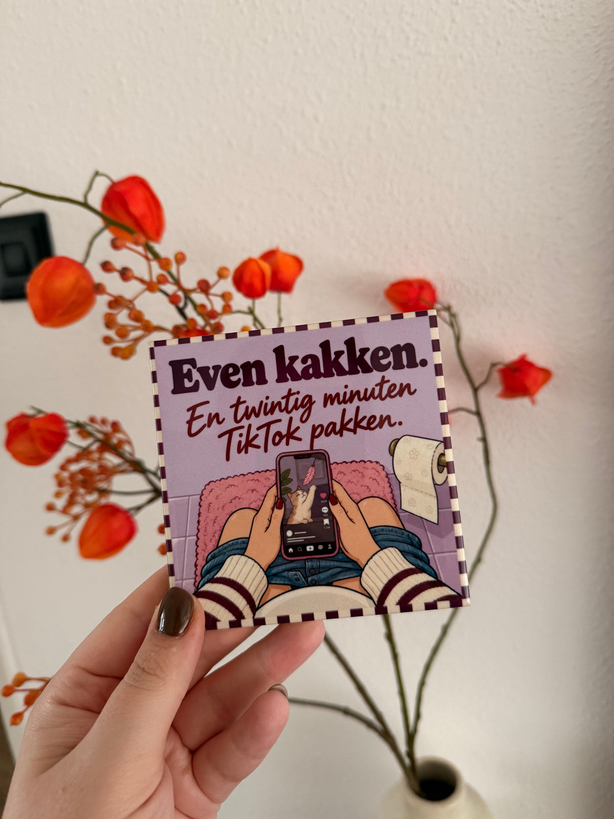 Even kakken. En twintig minuten TikTok pakken.