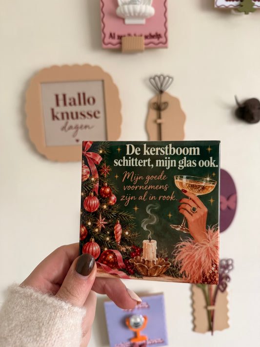 De kerstboom schittert, mijn glas ook – kersttegel