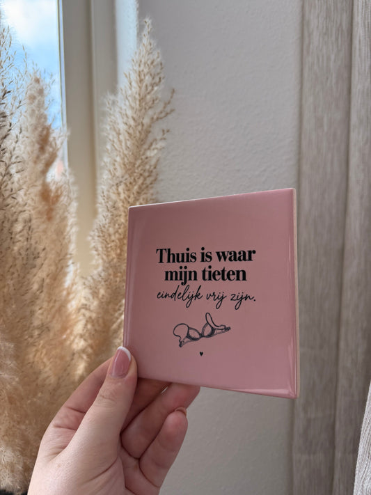 Thuis is waar mijn tieten eindelijk vrij zijn