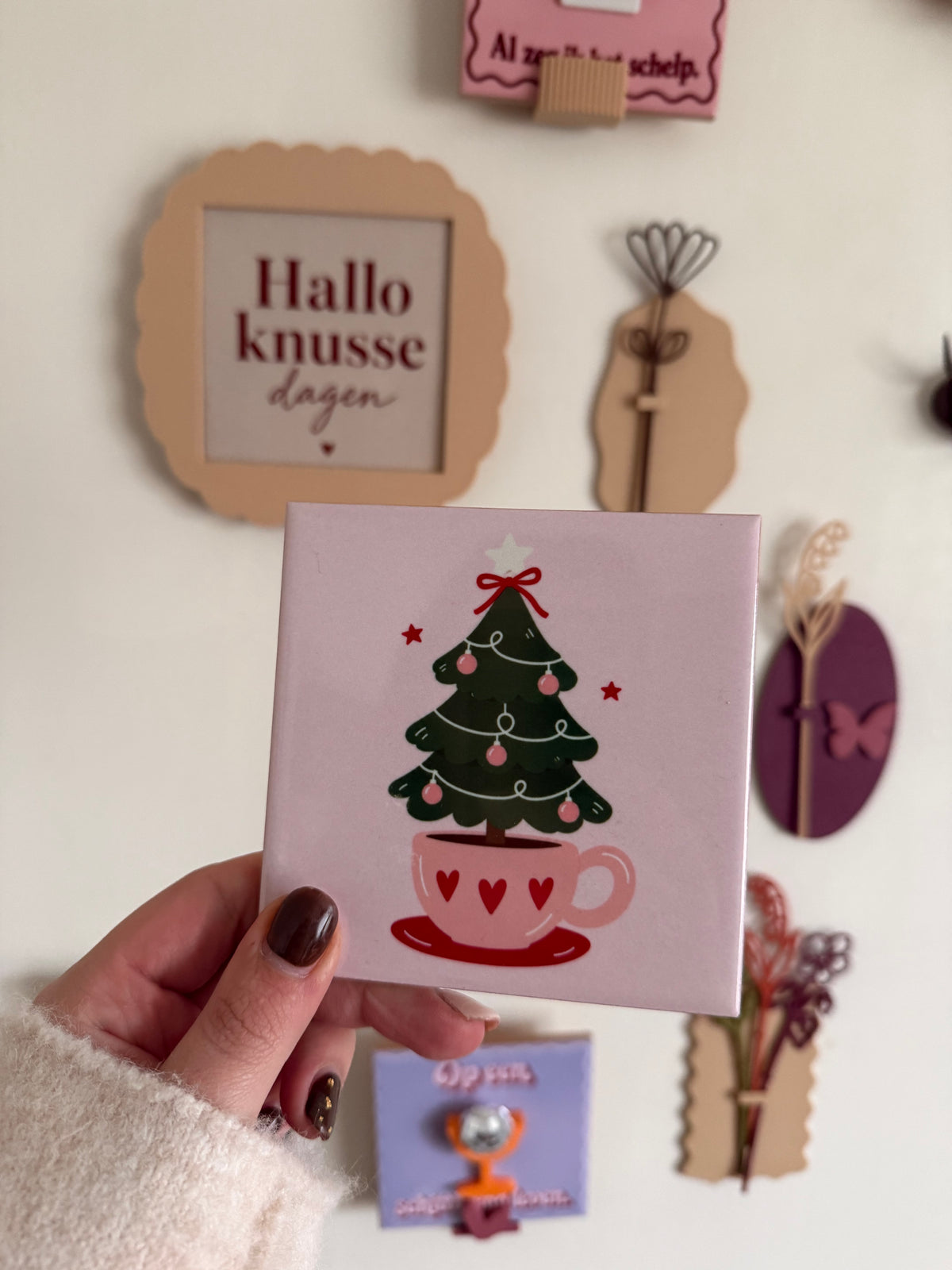 Kerstboom in een kopje – roze kersttegel