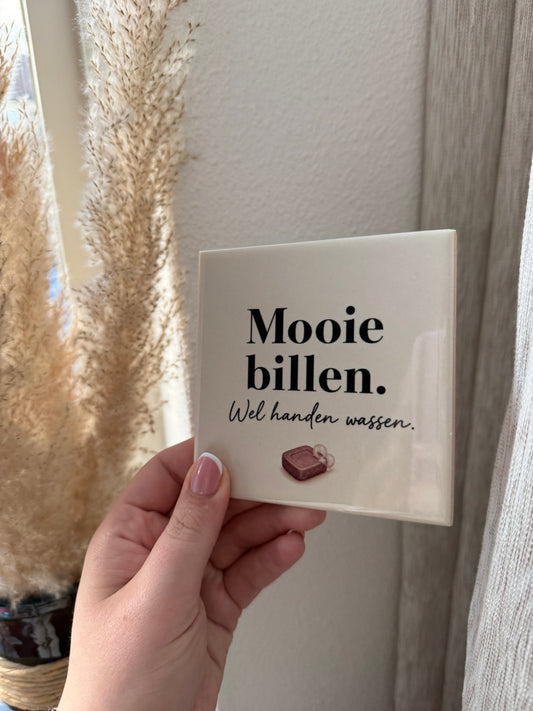 Mooie billen. Wel handen wassen.