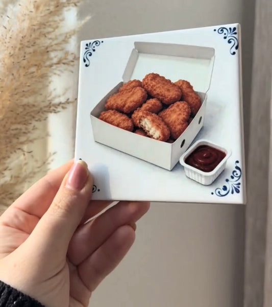 Delfts blauwe tegel met nuggets en ketchup