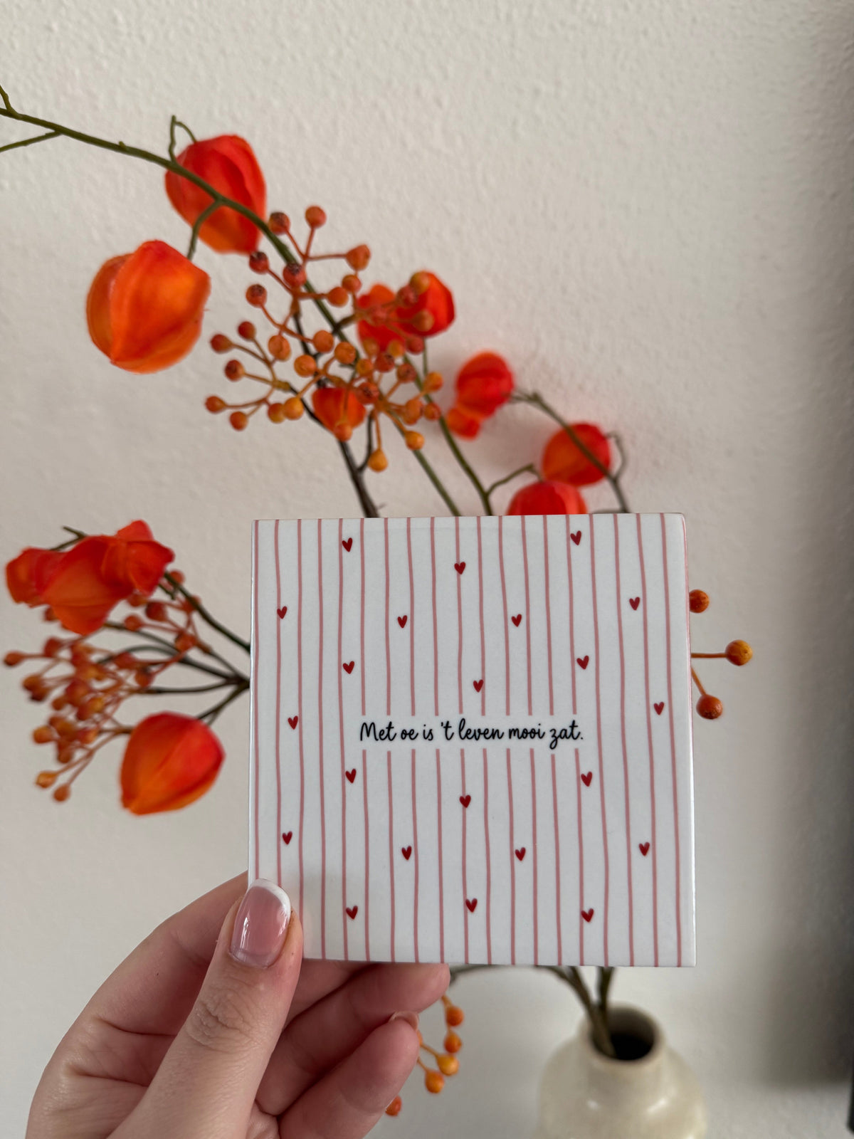 Tegel Met oe is 't leven mooi zat streepjes hartjes - hoogglans 11x11 cm