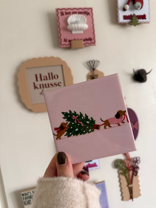 Teckels met kerstboom – roze kersttegel
